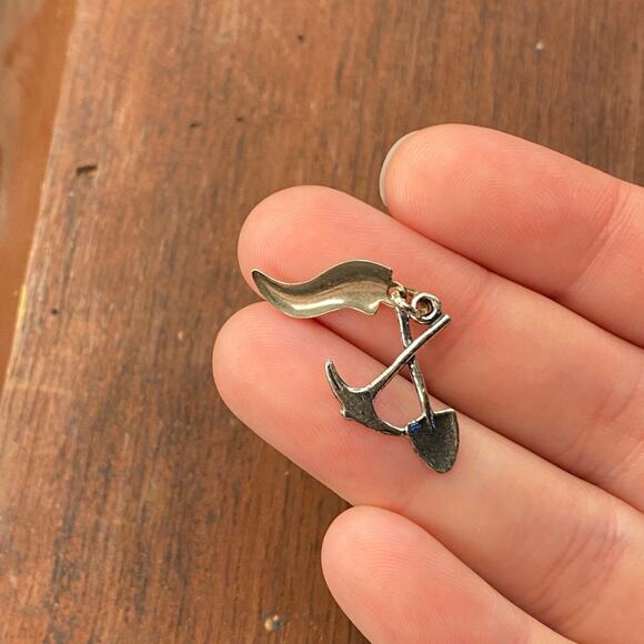 Vintage 925 Sterling Silver "Copper Harbor Mich" Pick Axe Shovel Pendant Charm - Picture 2 of 3